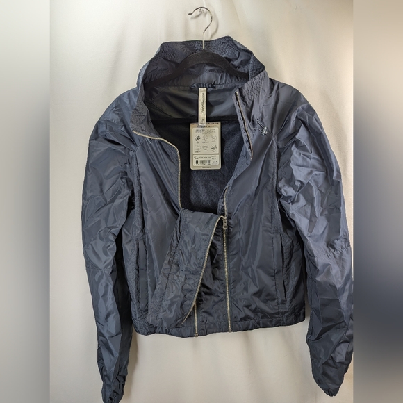 Lorna Jane Zip Out Panel Active jacket - Picture 9 of 16